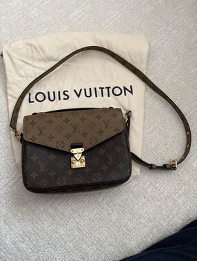 Louis Vuitton Pochette Metis Reverse